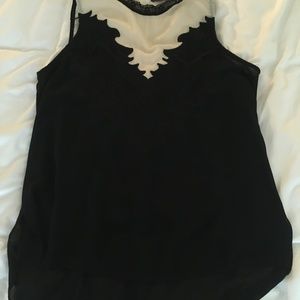 Lace overlay sleeveless tunic